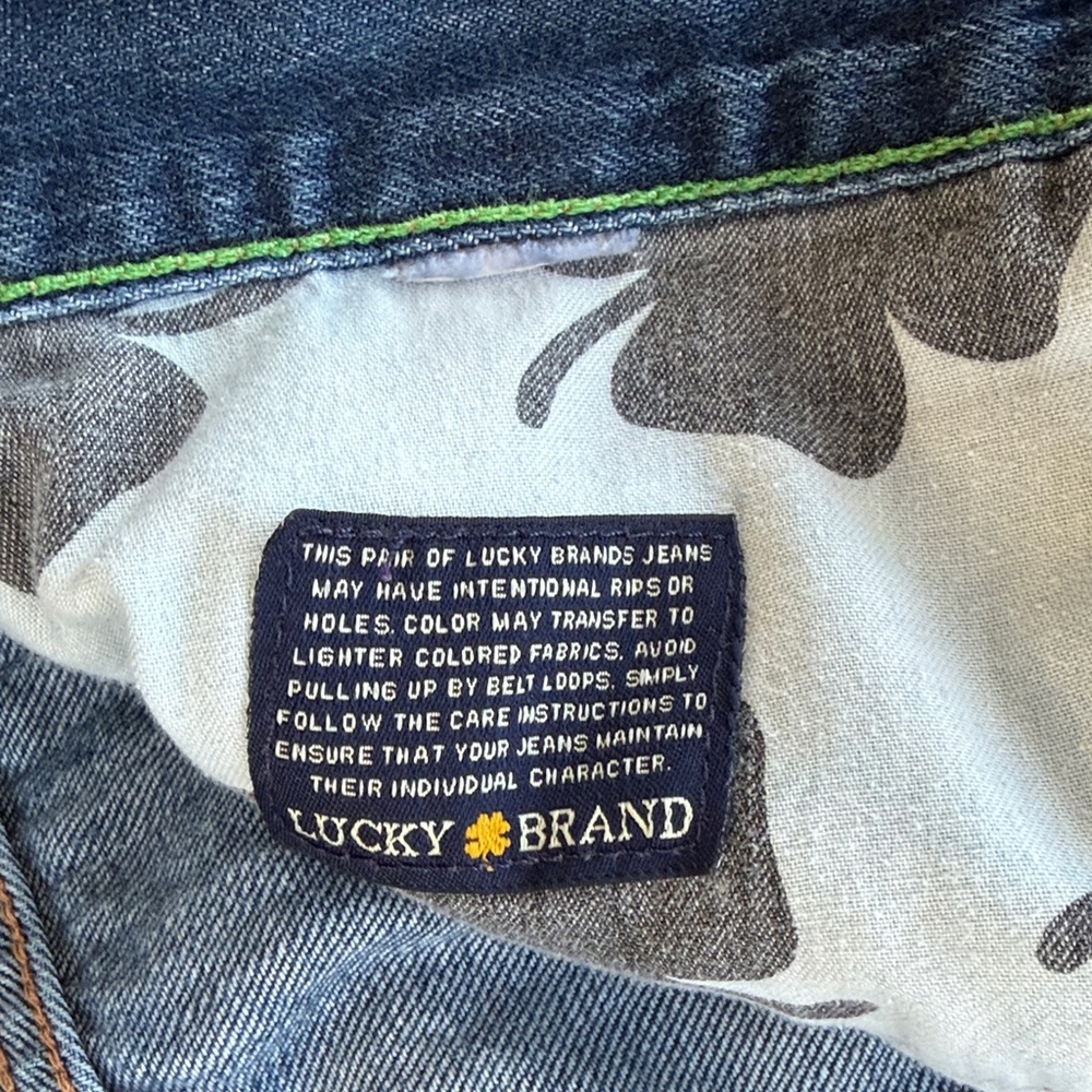 Lucky Brand Men's 363 Vintage Straight Jeans. Size 40 x 32. Distressed back hem - Picture 11 of 11